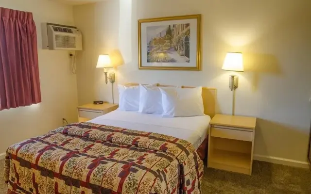 Отель California Suites