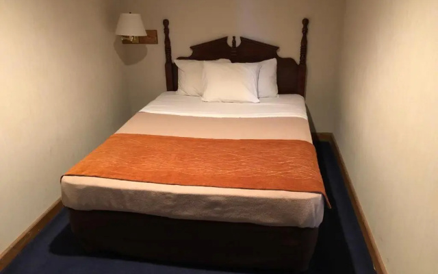 Denison Inn & Suites