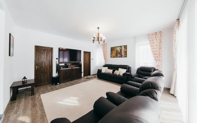 Cinege Vendeghaz/Casa de oaspeți Pițigoi