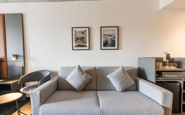 The Londoner Hotel St. Julians