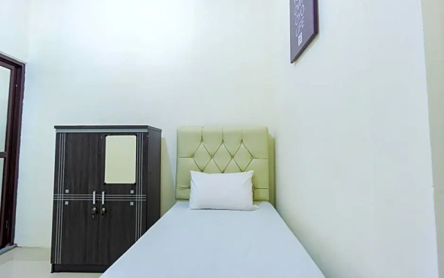 OYO Life 2866 Kost Syahira