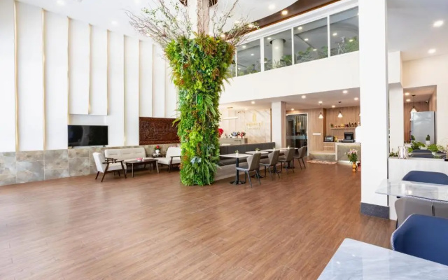 Joli Hotel