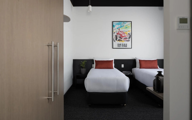 Rydges Pit Lane Hotel