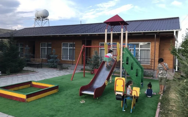Курорт Altyn Bulak на берегу озера
