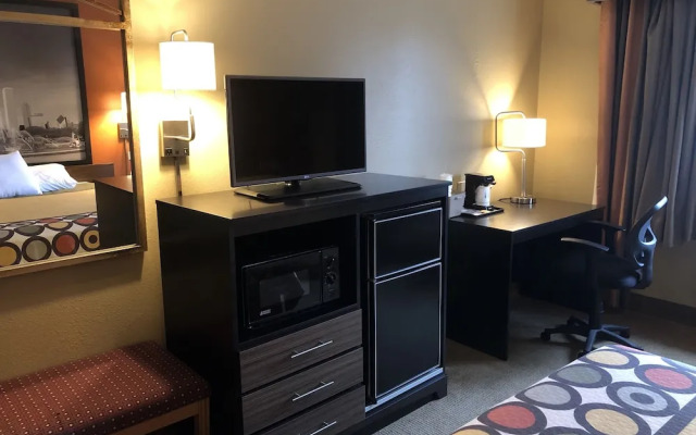 Super 8 by Wyndham Crystal Lake