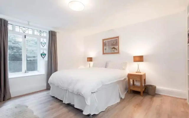 2 Bedroom Victorian House With Garden