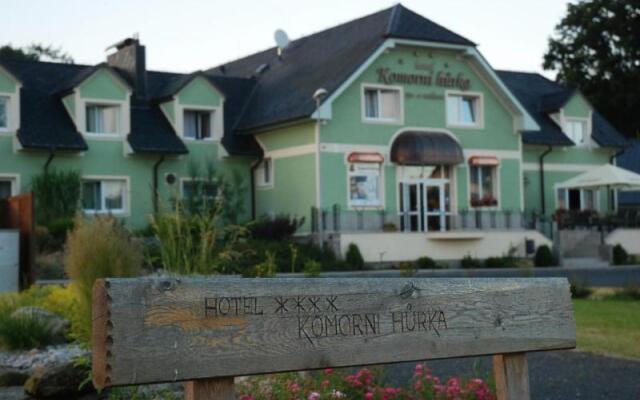 Hotel Komorni Hurka Хеб вид на фасад