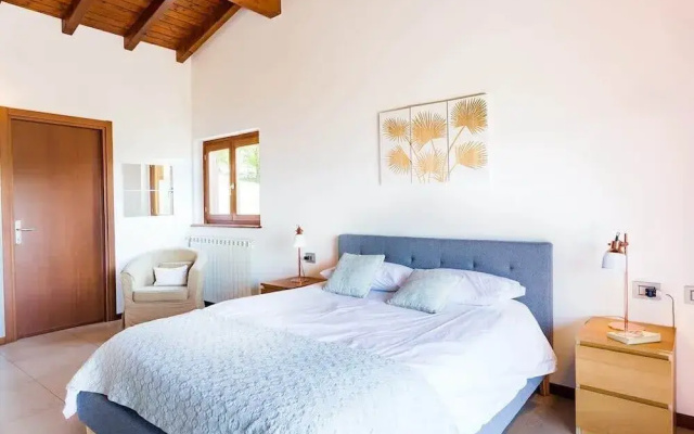 Dumenza Villas