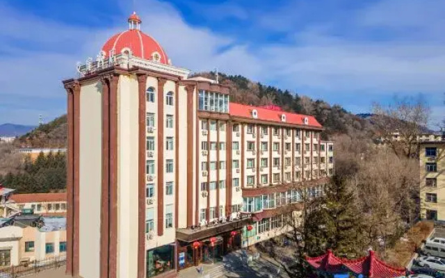 Aifeel Hotel (Tonghua Municipal Government Yuhuangshan Park)