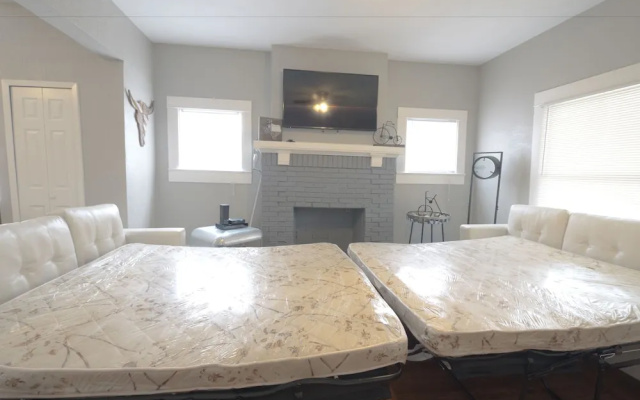 Laurel Pearl-Sleeps 5-1Bd