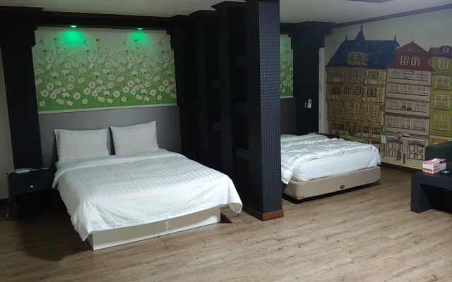 W Motel