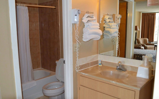 Tarpon Shores Inn