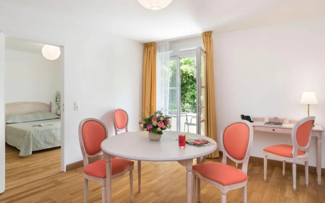 Home Médicis Les Petites Roches