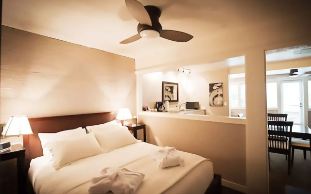 Bird Rock Hotel
