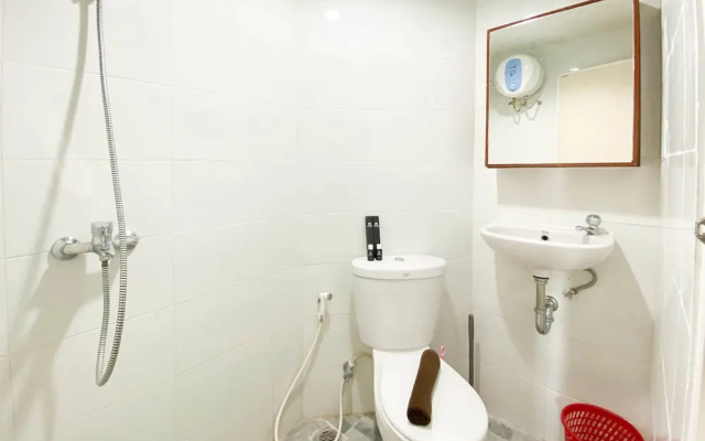 Homey And Good Choice Studio At Amartha View Apartment