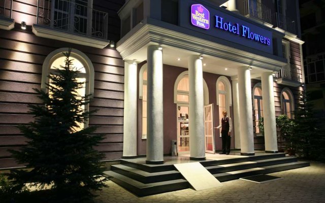 Flowers Hotel in Chisinau, Moldova from 105$, photos, reviews - zenhotels.com hotel front