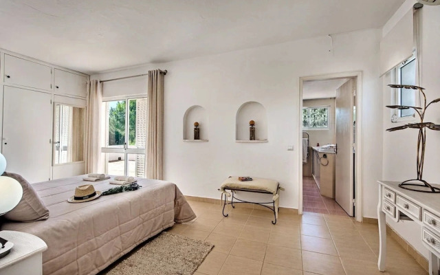 4 Beds, Golf Views, Optional Pool Heating