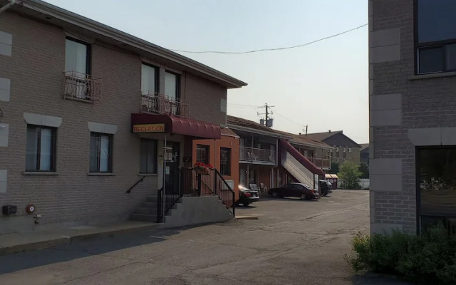 Falcon Motel Brossard