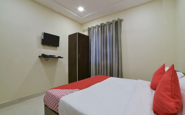 OYO 16606 Iconic Living
