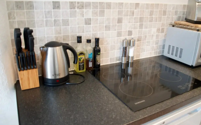 1 Bedroom Flat In Meadowbank
