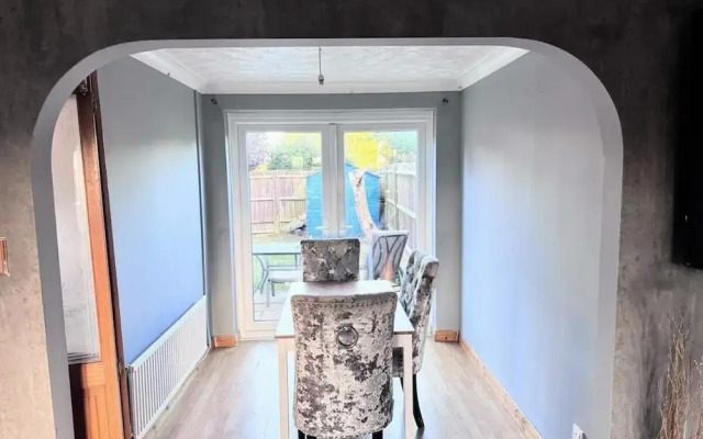 Ashford Blissful Retreat Modern 3-bed House