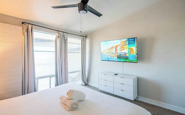 Dwell Tranquil Stay with Pool and Gym