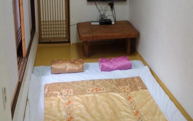 Отель Gahoe Hanok Guest House Южная Корея, Сеул - отзывы, цены и фото номеров - забронировать отель Gahoe Hanok Guest House онлайн удобства в номере