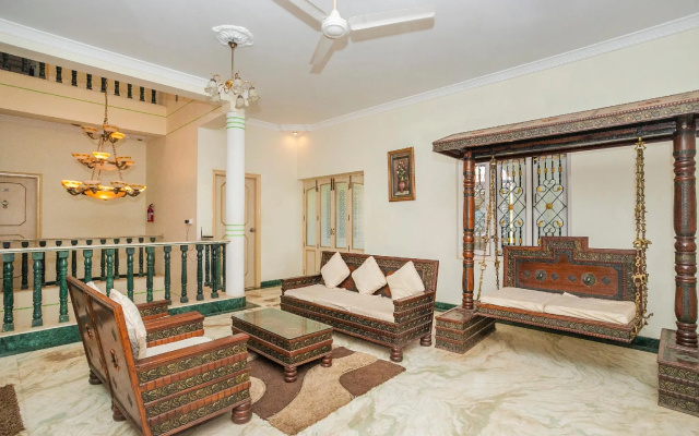 OYO 74356 Hotel Silver Tree