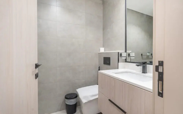 Outstanding Studio in Empire Residence JVC