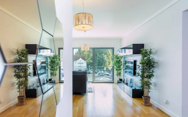 Spacious Apartment in Residential Campolide