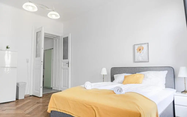 Cozy 2BR Apt. near AKH Hospital-ideal for Longstay