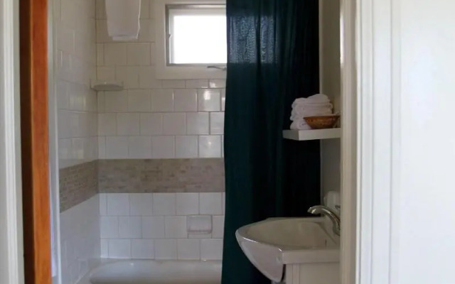 Sara Placid Inn & Suites