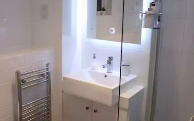 Charming 1 Bedroom Apartment in Heart of East London