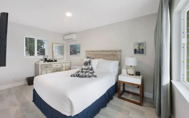 Palm Cove Motel