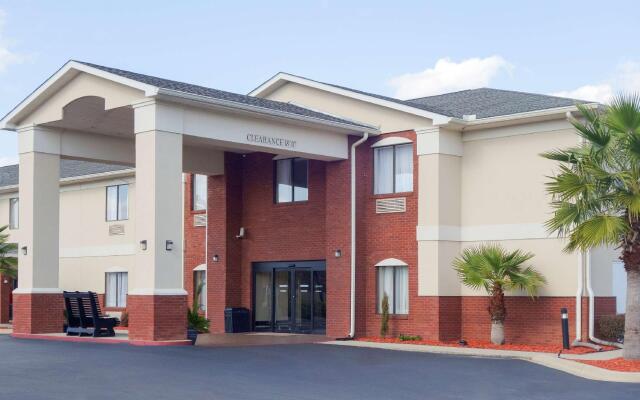 Отель Country Inn & Suites by Radisson, Midway, FL вид на фасад