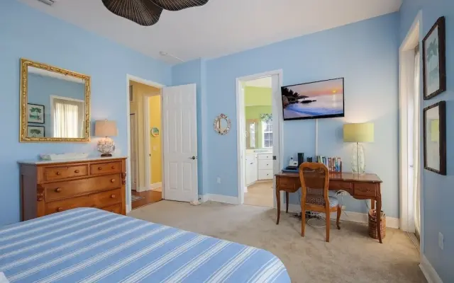 Sunkissed 3 Bedroom Townhouse by RedAwning