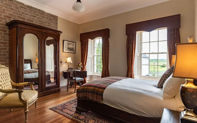 8 Bedroomed House Steeped in History