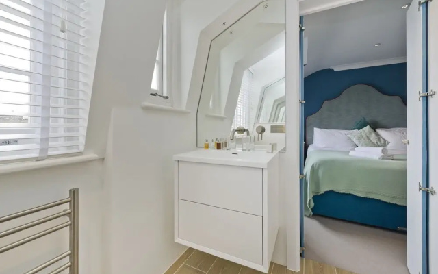 Stunning Bayswater Apartment Near Hyde Park by Underthedoormat