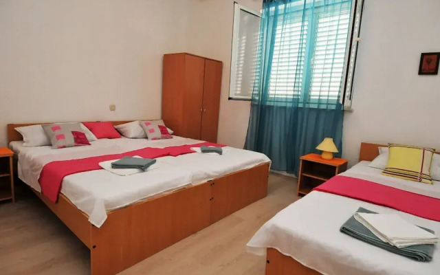 Apartments Sea Star - One Bedroom Apartment With Balcony