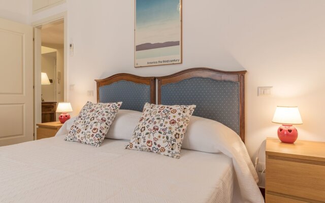 Апартаменты Monti Apartment few Steps from Colosseum вид на фасад