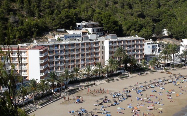 Отель Grupotel Cala San Vicente вид на фасад