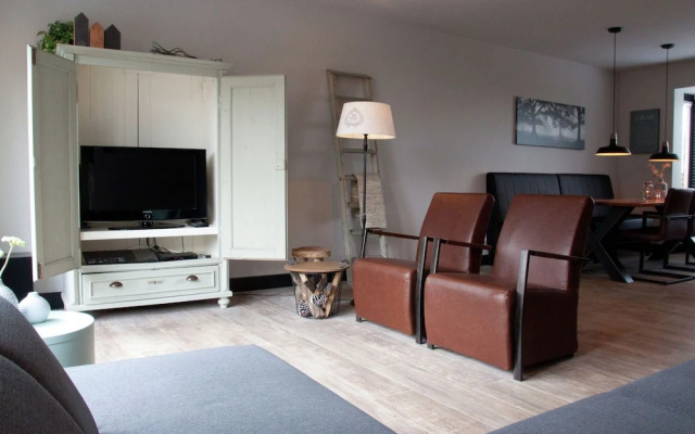 Detached Holiday Home Within Walking Distance of the Ijsselmeer & Rijsterbos