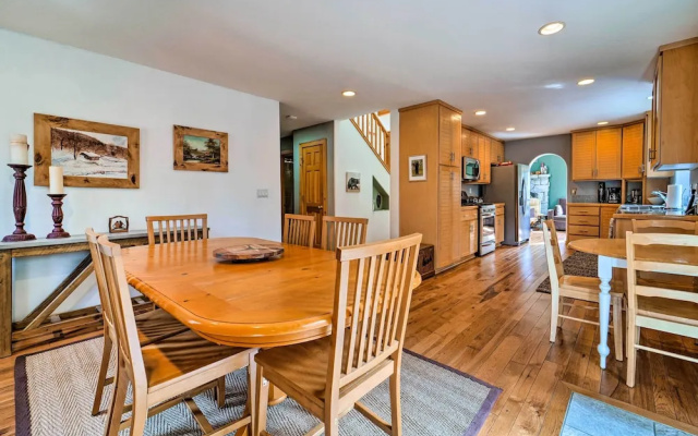 Tahoe Donner Retreat w/ Hot Tub & Fireplace!
