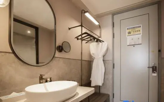 May  joys  Hotel