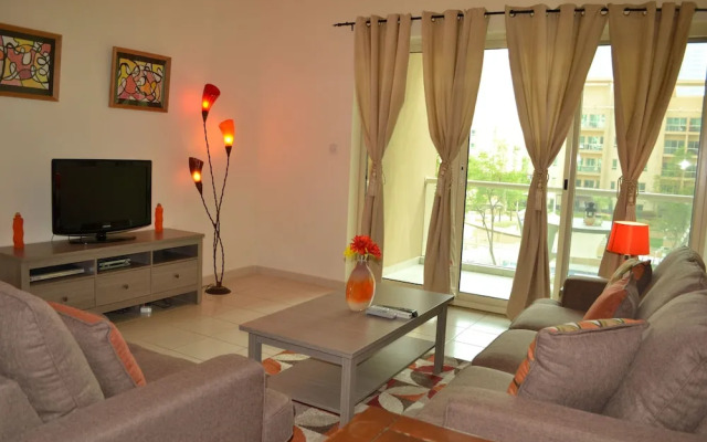 (Nickname Oasis) Spacious 1BR Apt. w/ terrace and pool view