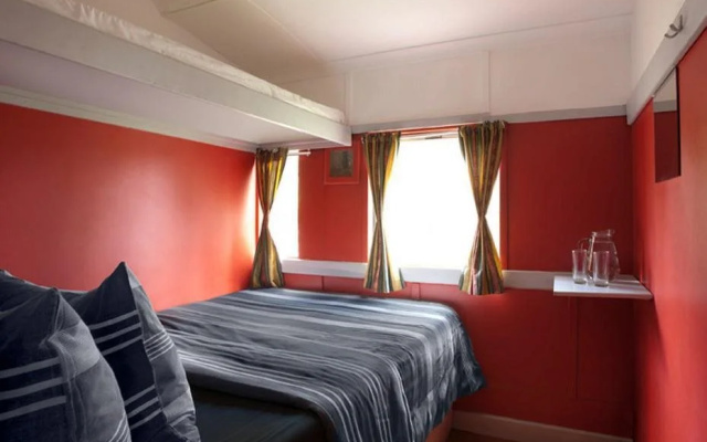 Train Lodge