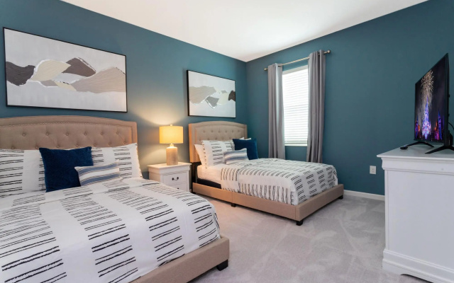 Large themed bedroom home near Disney