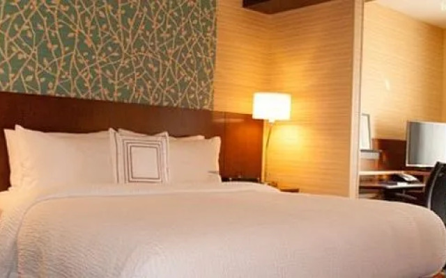 Fairfield Inn & Suites Canton South