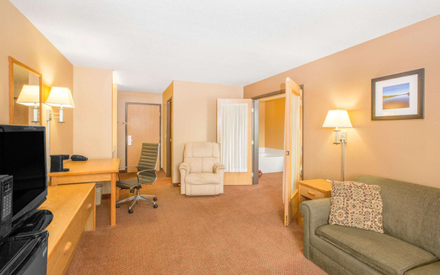 Days Inn by Wyndham Worthington