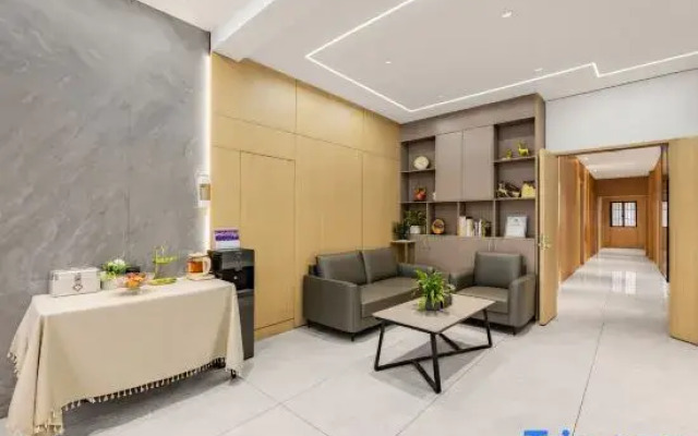 Kaihong Yiju Hotel (Shaoxing Lu Xun's Hometown Subway Station)